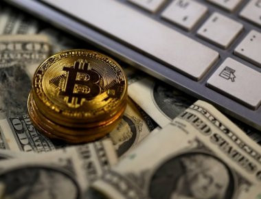 Yποχώρησε στα 13.000 δολάρια το bitcoin πριν γίνει αντικείμενο διαπραγμάτευσης